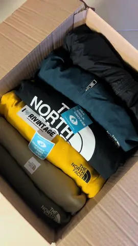 Opening The North Face Box! ⚡️📦  #rivintagekilo #vintage #wholesale #secondhand #northface #box #ingrosso #fornitore #clothing #misterybox 