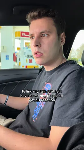 “we share the same bank account”😭 #viral #trending #funny #reaction #twins #gas 