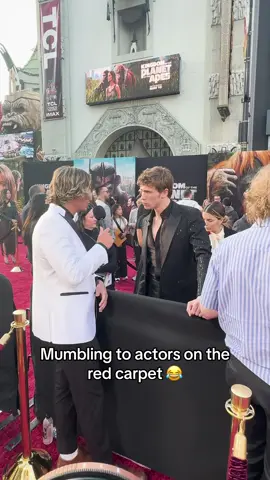 Mumbling to the cast of #KingdomOfThePlanetOfTheApes 😂 @20th Century Studios movie out May 10th #mumble #hollywood #redcarpet 