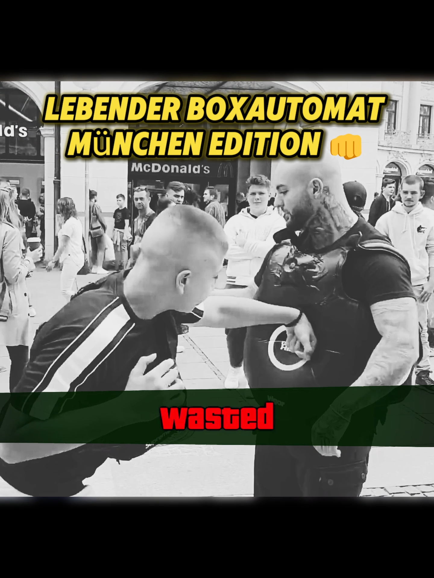 Edmon spielt den lebenden Boxautomaten in München 😂👊 #ringlife #edmon #boxautomat #munich #challangetiktok #lustigesvideo #youtubedeutschland