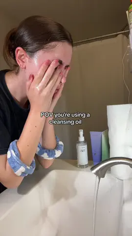 Washing your face with a cleansing oil 💀 its a love hate relationship  #koreanskincare #acne #skincaretips #skincare #skintok 