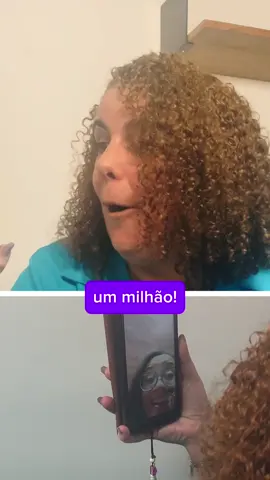 A MAIS NOVA MILIONÁRIA DO PEDAÇO é ela! 💜 A Regimar ganhou R$1 MILHÃO diretamente das mãos do @Luciano Huck – e a gente conseguiu descobrir quem foi a PRIMEIRA PESSOA que ela entrou em contato pra contar a novidade! ☎️ #Familhao #MilhoesDeBoasNoticias 