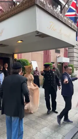 Pamela Anderson was spotted leaving The Lowell in NYC on her way to the 2024 #MetGala.  📹: Brittany Eger 