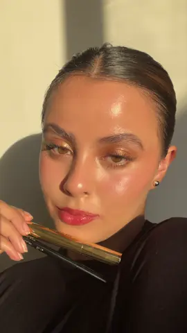 New lip liner from @Hourglass Cosmetics shade Candid and my favorite glossy balm in shade Haze #hourglasslipliners #lipcombo #glossylip #makeup #beauty #hourglass #hourglasspartner 