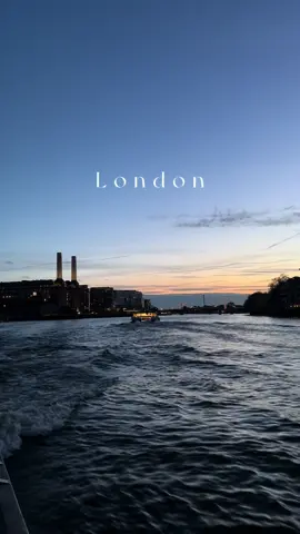 Being a tourist in your own city ✨ #london #londonhotspots #thingstodoinlondon #uberboat #londoneye #لندن #لندن🇬🇧 #citylife #لندن_العرب #nightlife #traveltiktok #sunsetlover #views #harrods #mayfair #theshard #londonbridge 
