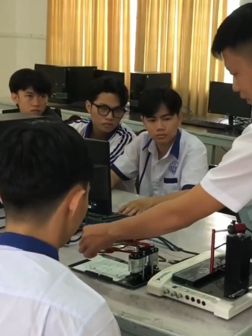 VIDEO GIỚI THIỆU - CÔNG NGHỆ KỸ THUẬT ROBOT VÀ TRÍ TUỆ NHÂN TẠO (CTUT) #xuhuong #cantho #tuyensinh