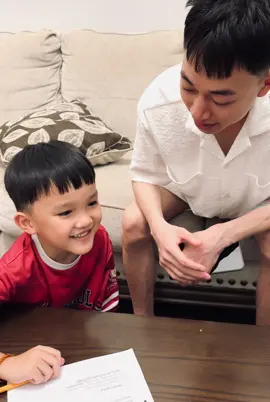 Em bé có gia sư dạy thêm mới tên là #Double2T. Ngoài việc dạy học kèm trẻ em lên lớp 1 chú gia sư này còn làm Rapper ạ 🐣 #embechat 