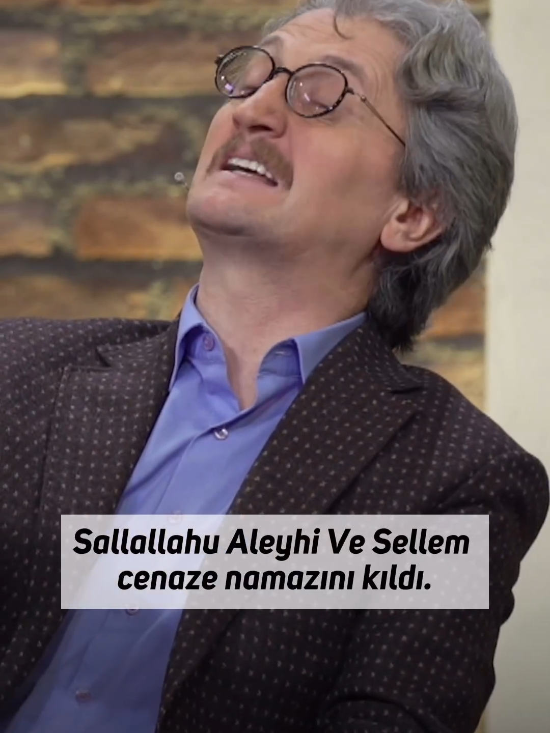 Peygamberimiz borcu olup da ölenlerin cenaze namazını kılmazdı..    #osmanegin #hadisişerif #peygamberefendimiz #dinivideolar #reels #kesfet