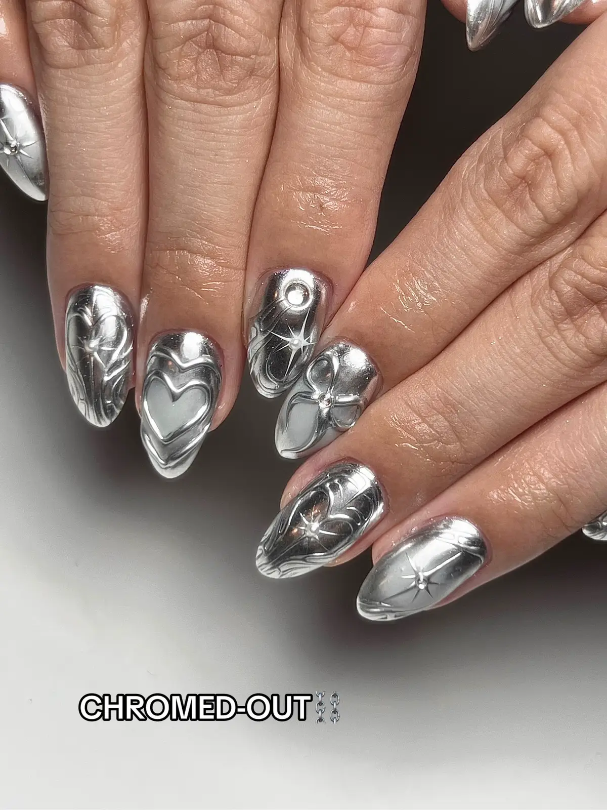 Super shiny super chrome 😁😁😁 #naildesigns #nailtech #chromenails #nailinspo #nail #y2kaesthetic #y2knails #nailset #fypnails #sgnails 