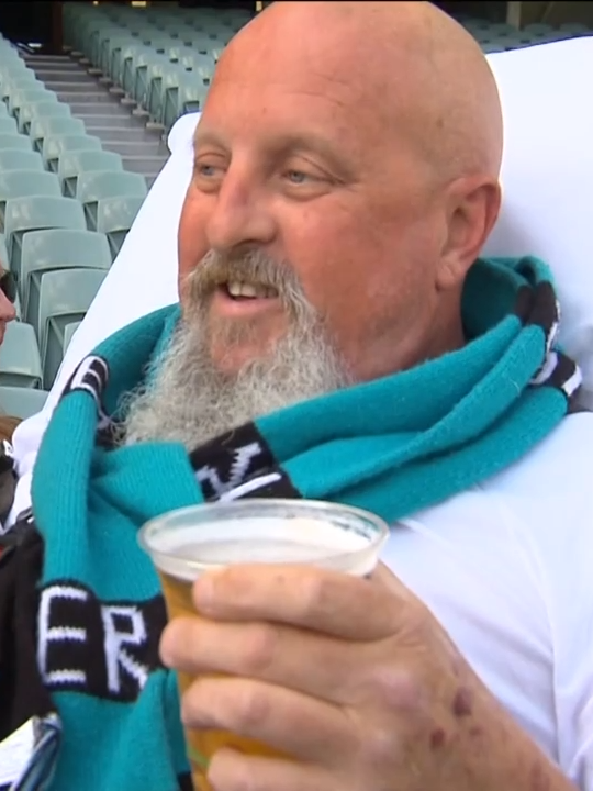 A terminally ill Power fan has been granted his dying wish to have a beer and a pie on Adelaide Oval. The footy fanatic's name was even put up on the scoreboard in what he described as the best day of his life. #Adelaide #7NEWS