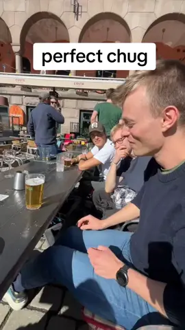 This just might be the perfect chug 👀  #chug #chugging #fast #fyp #oslo #norge #norway #tiktoknorge 
