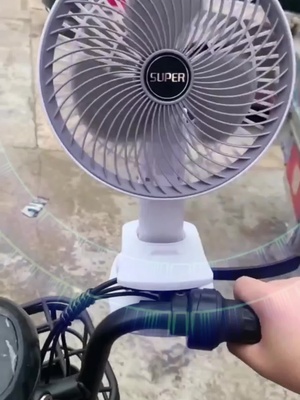 Handheld clip dual-purpose fan