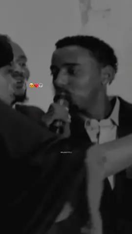 HesTaaan🎧❤️🫶🏽#capcut #somalilyrics🌺😕💎 #blackscreen #cr7goat🐐 #queenn #viewsproblem😭 #lyricsvideo #axlameyyyyy👸❤️👋 #lyricsvideo 