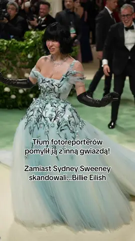 Czy Wam też aktorka przypomina nieobecną na tegorocznej MET Gali piosenkarkę - Billie Eilish? #sydneysweeney #sydneysweeneymetgala #metgala2024 #billieeilish #billieeilishmetgala #miumiu 