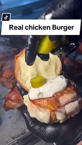Real chicken Burger 🍔🍗 #streetfood #food #foodreview #foodtiktok #Foodie #foodporn #fy #fyf 