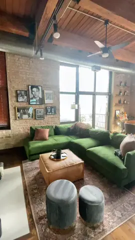 Love my little Chicago loft condo #chicagotiktokers #onthisday  #chicago #chicagotiktok #chicagocheck #chicagotok #chicagocondo #chicagoloft #loft #timberloft 