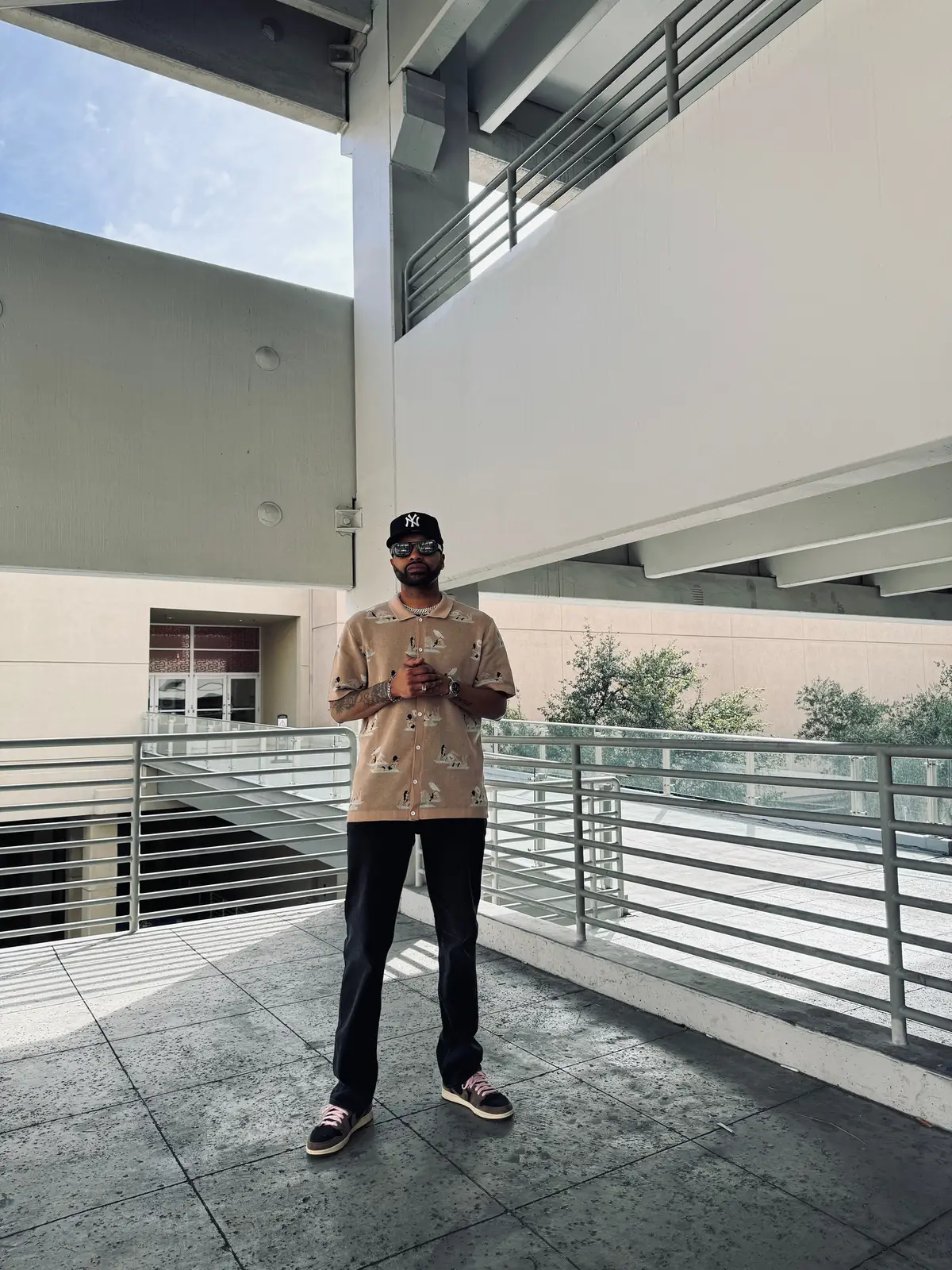 #lasvegas #asmr #cosmopolitan #travisscott #aj1low #sneakerhead #dadgang #streetbeast #maleblogger #philly #mukbang #strong #fyp #fypシ #hypebeaststyle #mensfashion #simplefits #sweatsuit #StreetStyle #fitsonpoint #cozy #outfitideas #viral #outfitboy #allstreetwear #boohooman #losangeles