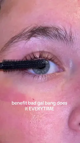 MY FAV MASCARA! #benefitclubpink #benefitbrows #mascara #lashes #longlashes 