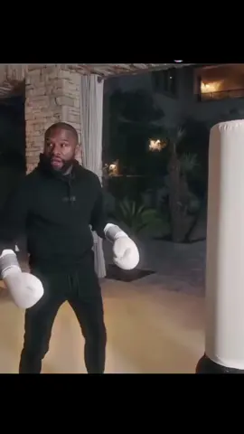 Floyd Mayweather Training Tips!!!! Learn Floyd's techniques!!!! #boxer #defensiveboxers #boxing #viralvideo #floydmayweather #floydmayweathertrainingvideo  #moneyteam #prettyboyfloydmayweather 