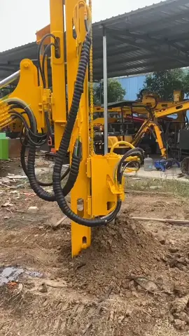 Photovoltaic pile driver, spiral drilling, the maximum diameter is 500 millimeters, and the maximum depth is 5 meters
