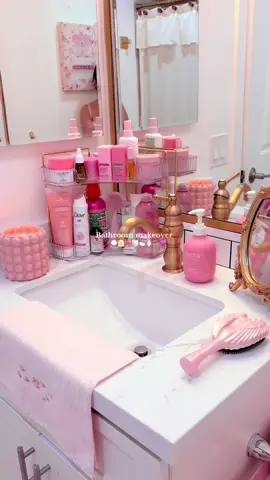 Bathroom makeover 🪄🎀🪞🧻🧖‍♀️🛁🫧💭💖 #bathroom #pink #girlbathroom 