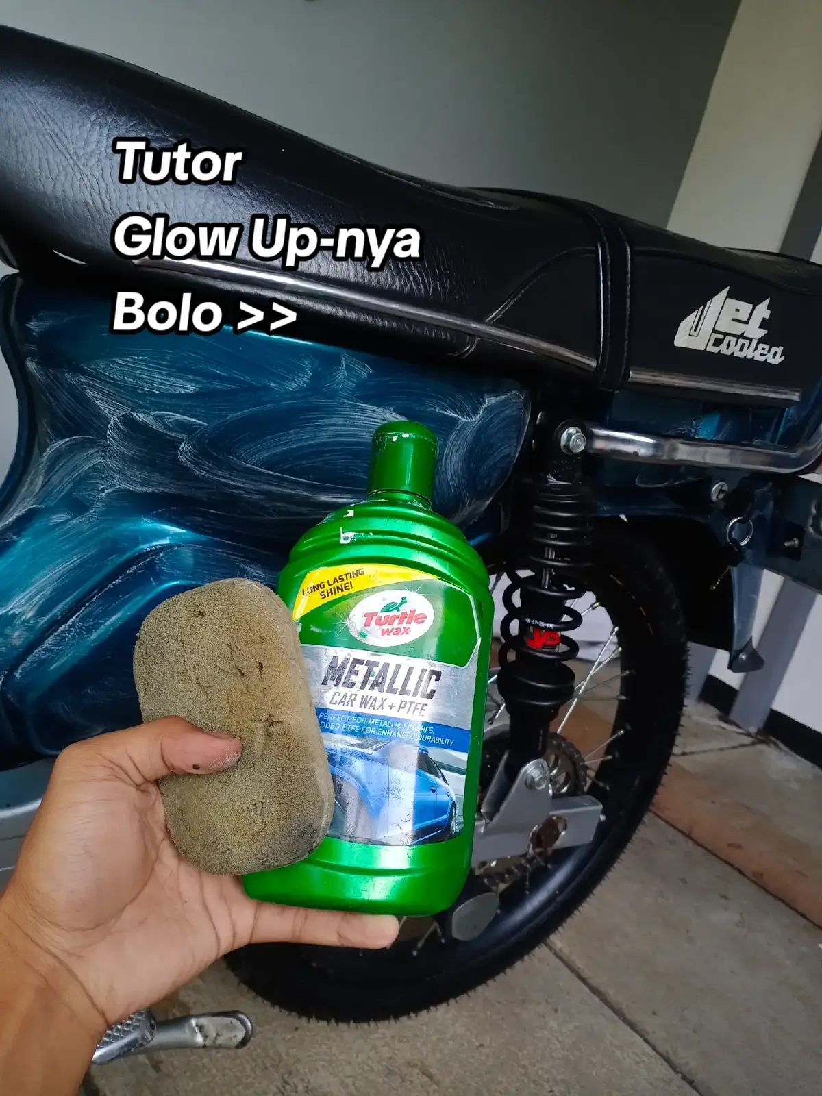 Manut ngendikane @bengkelpakyono 🙏#carwax #polesbody #coatingmotor #pengkilapbodymotor #suzukirc100bravo #rc100 #2tak #fypシ 