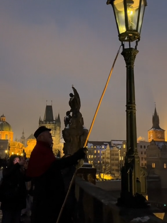 In 2002, Prague began restoring gas lighting in the historic city center, and by 2010 the Charles Bridge was converted back to gas, making it the only gas-lit bridge in the world 🌟🌉 📽 @jm_decaceres 📍 Charles Bridge, Prague  #praguecity  #charlesbridge #travel  #europe #praguecity #tiktoktravel