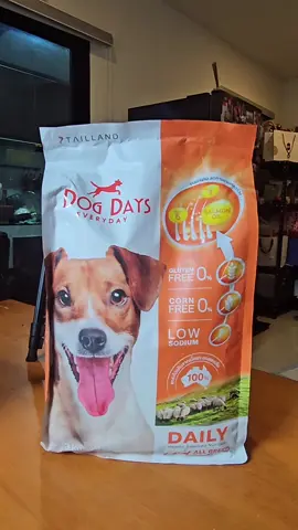 อาหารเม็ดที่ได้ใจสุนัขบ้านเราแบบยืน 1 @jackson_all_around  อาหารสุนัขพรีเมียม Dog Days รสแกะ กลิ่นหอม เม็ดเล็กกำลังดีขับถ่ายมาก็ไม่เหม็นมากด้วย   . ยังมีโซเดียมต่ำ ไม่มีส่วนผสมของ Gluten หรือผลพลอยได้จากสัตว์ปีกด้วย  นอกจากนี้ยังบำรุงขนและผิวหนังให้แข็งแรง บ้านไหนมีน้องสุนัขที่แพ้ไก่ก็ทานได้เลยน๊าา  . ถ้าสนใจอาหารสุนัขรสแกะ จิ้มตะกร้าได้เลยครับ .  หรือ พ่อๆแม่ๆน้องสุนัข สนใจผลิตภัณฑ์ตัวไหน ทักไปสอบถามทาง อาหารสุนัขพรีเมียม Dog Days ได้เลยนะคับ @dogdaystailland  #Jacksonพาเที่ยว #วันดีๆเริ่มที่Dogdays #อาหารสุนัขDogdays #DogDays  #วันดีๆเริ่มที่DogDays #อาหารสุนัขDogDays #DogDays #อาหารสุนัขรสแกะ #อาหารหมา #อาหารหมาซุปเปอร์พรีเมียม #ทาสหมา #เทรนด์วันนี้ 