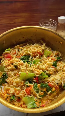 menu tanggal tua, mie rebus versi ribet tapi worth it bgtt! ditemenin sama sirup yang manis asem seger dari @Asam Kandis Bundo Gamaran  pilihan oleh-oleh minuman dari Sumatera Barat.  Untuk pemesanan langsung aja DM instagram @bundogamaran !