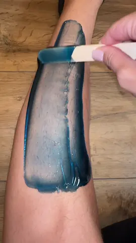 Was requested to do a full leg! Using my favourite prods!! #fyp #foryou #waxing #oddlysatisfying #waxingkituk #asmr #legwax #wax #hairremoval #foryoupage #satisfying #waxremoval @Tress Wellness Waxing Kit 💜 