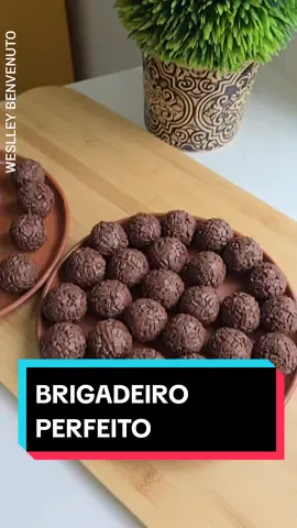 ✅BRIGADEIRO GOURMET  ▶️Ingredientes  👉395 g de leite condensado integral 👉200 g de creme de leite uht  👉200 gramas de chocolate nobre meio amargo (gosto da marca SICAO e Melken) 👉15 g de manteiga sem sal (opcional)  👉15 g de glucose  ▶️Modo de preparo  👉Em uma panela de fundo grosso, coloque todos os ingredientes, mexa bem, leve ao fogo médio, mexendo sempre. 👉Cozinhe, até que a massa fique no ponto de recheio, cuidado para não desgrudar do fundo da panela, se não fica muito firme e no ponto de enrolar.   👉Transfira para um recipiente e cubra com filme plástico em contato com a massa. Deixe esfriar em temperatura ambiente por 24 horas. . . #brigadeiro #chocolate #confeitaria #facaevenda