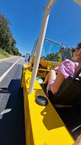 Hitchhiking... in a classic car (a 1968 Mini Moke) 💛 Je me fais prendre en stop... dans une voiture de collection (une Mini Moke de 1968) 💛 (🇫🇷français plus bas) [🇺🇸EN] I was going to Sorrento, a famous beach town 1.5 hours from Melbourne, I was at a roundabout, which is NOT a good spot to hitchhike (as cars are not meant to stop there), when I saw that car coming, I tried a bit my luck with a smile, even though I could tell the car was already about to pass me... they reached the roundabout, had a quick thinking, and decided to come back to pick me up. They were not really going my way, but actually offered and insisted to take me to my final destination, 15 minutes further away, just for the fun of it. Cool vibes, cool car, cool people... life is cool! 💛🤙 ❓ Have YOU ever hitchhiked? Did you think it would be possible to get such a cool ride? 💬 [🇫🇷FR] J'allais à Sorrento, une célèbre ville balnéaire à 1h30 de Melbourne, j'étais à un rond-point, ce qui n'est PAS un bon endroit pour faire du stop (car les voitures ne sont pas censées s'y arrêter), quand j'ai vu cette voiture arriver, j'ai essayé un j'ai mordu ma chance avec le sourire, même si je voyais que la voiture était déjà sur le point de me doubler... et une fois sur le rond-point, ils ont réfléchi vite et ont décidé de faire demi-tour pour revenir me chercher. Ils n'allaient pas vraiment dans ma direction, mais ils m'ont en fait proposé et même insisté pour m'emmener à ma destination finale, 15 minutes plus loin, juste pour le plaisir. Ambiance cool, voiture cool, gens cool... la vie est cool !! 💛🤙 ❓ As-TU déjà fait du stop ? Aurais-tu pensé que c'était possible dans des voitures aussi cool ? 💬 ❤️💬↗️🔖✅ #CollectibleCars #ClassicCars #ClassicCar #VintageCars #VintageCar #OldCar #OldCars #DriveWithStyle #DriveTastefully#VoitureDeCollection #Voiture #Voitures #VoitureAncienne #VoituresAnciennes #Autostop #Hitchhiking #Hitchhike #Hitchhiker #PekinExpress #YesTheory #FeelGoodVibes #FeelingGood #FeelsGood #GoodVibes #PositiveVibes #MakingFriends #InternationalFriendship #InternationalFriendshipDay #InternationalFriends #InternationalFriend #FriendsDay ❤️💬↗️🔖✅