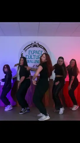 JUST DROPPED THE TUTORIALLLL (link in bio) Class was FIIIIRE 🥵🥵  (dc : me👩🏻‍🦰) @Plouf @Manon Bougreau  #dance #danse #baile #dancer #dc #dancechoreo #tiktokdance #fyp #fypシ #choregraphie #choreo #dancevideo #choreography #hiphop #hiphopdance #dansehiphop #urbandance #dancehall #dancehallmusic #dancehallsteps #afrodance #afrodancemusic #afrodancesteps #dancehallchoreo #afrodancechoreo #dancetutorials #dancetutorial #tutodanse #tutosdanse #rudeboy #rihanna #rihannasuperbowl  #superbowlrihanna #kleanmusic @Klean 
