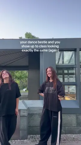 tag that dance friend 👯‍♀️ #dancefriends #dancers #dancerslife #danceislife #fy #danceclass #berlin @Léonie Nele|ProfessionalDancer 