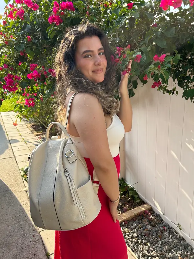 #fyp #foryoupage #flowers #albanian #lulelule #outfitcheck #momfit #backpack 