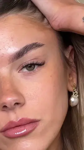 Lash extensions adding a hybrid touch for a vibe of natural simplicity that's simply stunning 😍…. #eyelashextensions #lashextensions #eyelashextension #lashesoftiktok #hybridlashes #lashtutorial 