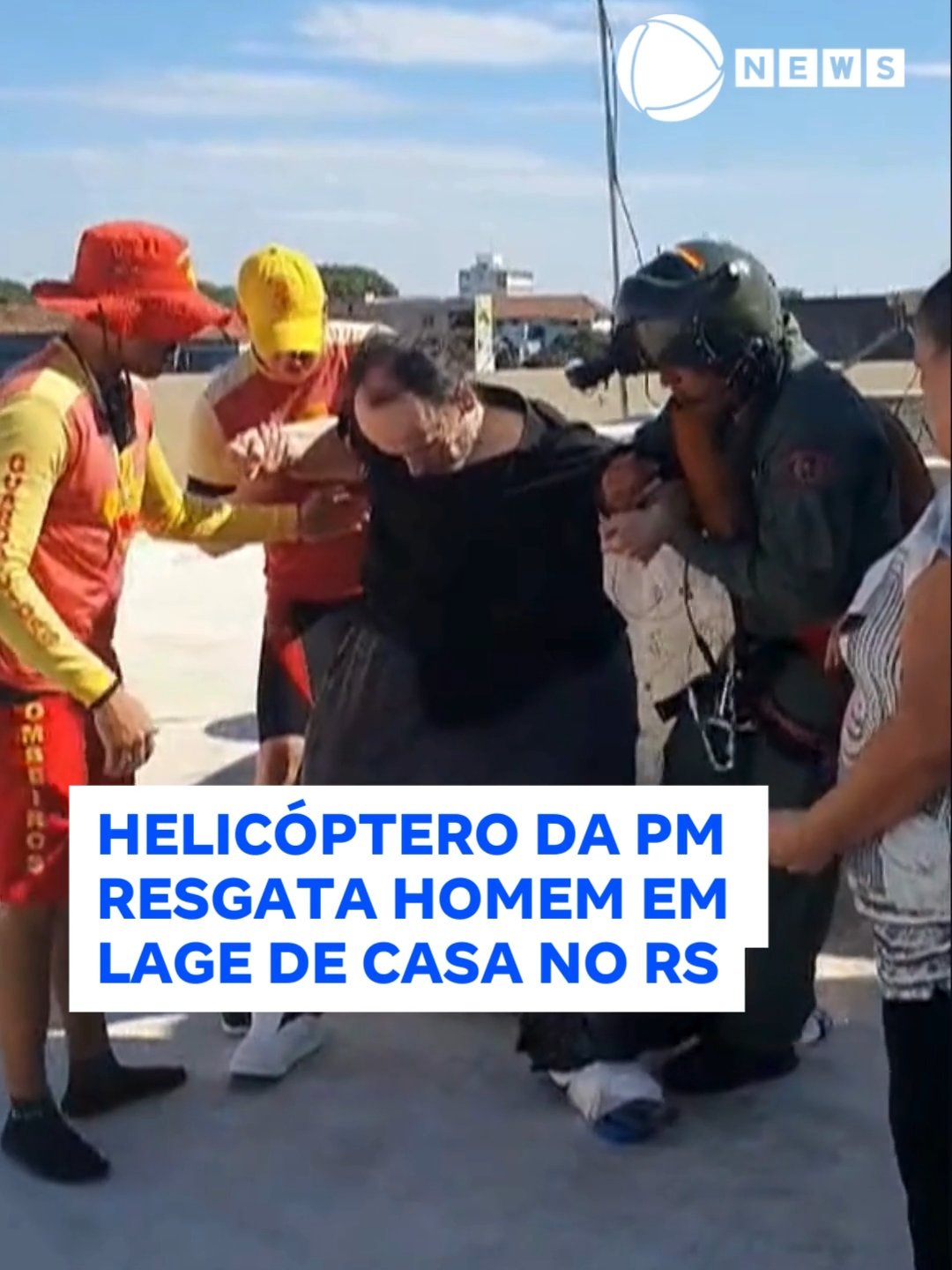 Em meio ao caos no Rio Grande do Sul, um homem obeso foi resgatado da lage de uma casa. O trabalho foi feito pela aeronave da Polícia Militar de Minas Gerais, que está no estado gaúcho ajudando nos resgates. O homem, retirado do local por meio de um cesto, foi levado para um centro médico, onde recebeu atendimento. A vítima é um tenente reformado da Marinha que teve que deixar a função por problemas de saúde. 📲#RecordNews #RioGrandedoSul #RS #SOSRioGrandedoSul #TikTokNotícias #TikTokNotícia