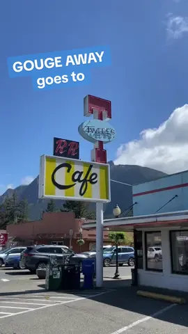 made a quick stop at Twede’s Cafe before hitting the road again this morning. we love this place, love Twin Peaks, & love that they embrace the show. they even had vegan cherry pie! #gougeaway #gougeawayband #rrdiner #doublerdiner #twinpeaks #angelobadalamenti #davidlynch #davidlynchtok #seattle #northbend #northbendwa #washington #tourdiary 