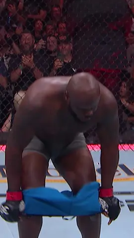 Never a dull moment with #DerrickLewis🤣 We can't wait to see him back inside the Octagon this weekend! #UFCStLouis #UFC #MMA