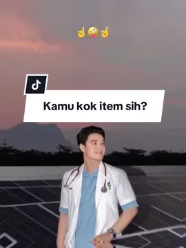 Kamu kok item sih? Hehe iya yang putih kan jas dokterku Just for fun ya guys, joining the trend✌️ Apapun warna kulitmu, kamu tetap manusia yang bisa bermanfaat untuk orang banyak #CapCut #kedokteran #dokter #tanyadokter #serunyabelajar #fypシ゚viral #fypage #foryourpage 