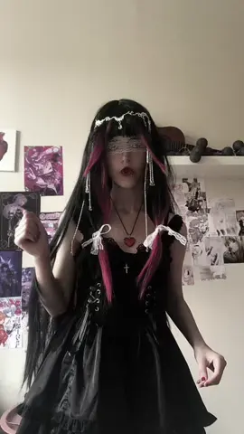 i look so weird in this but anyway im in sm pain my bf better come back before i lose my mind :3 #cosplay #GenshinImpact #columbina #arlecchino 