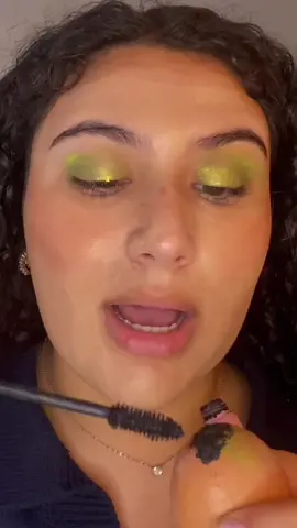 Mettere il mascara con un uovo 🥚