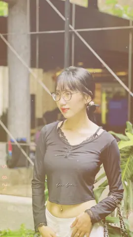 Gửi cho anh những ngày đầu nắng hạ, gửi đôi lời đầy thương nhớ. Em muốn anh biết rằng đã có người từng muốn làm một nửa của anh, nhưng không thành…
