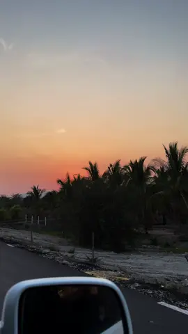 Atardeceres en carretera ☀️  #fypシ #viral #fyppppppppppppppppppppppp #viaje 