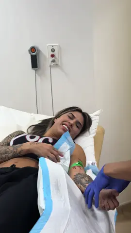 Um fato sobre mim  Odeio inhecoes porem nao me pergunte como eu tomei bomba 