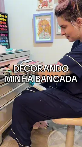 Deixando minha bancada do @sampagirls um pouco mais Karen Bachini 😂💖 Lembrando que minha agenda está aberta clã, é só dar uma olhada no meu destaque de artes no disponíveis no 1nst4 e vir tatuar comigo 🥰
