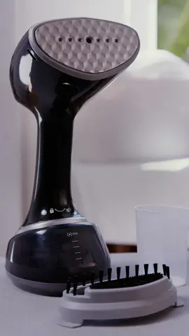 Conheça o Practical Steam: Desamasse e Higienize suas roupas com Facilidade! ✨ Maior reservatório removível do mercado, aquecimento em 30 segundos, elimina 99,9% de germes e vírus. 💧 Potência de até 1.500W, controle antigotejamento, vaporização contínua por 20 minutos. 🔄 Cabo anatômico 360º, versatilidade para todos os tecidos, acompanha acessórios essenciais. Adquira já o seu Vaporizador Vertical de Mão Practical Steam e simplifique seu dia a dia! #Elgin #eletroportateis #PracticalSteam #Higienizar