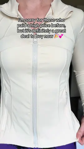 this is the cutest ever, has POCKETS, and is a fraction of lulu’s price #sportjacket #gymfit #tiktokmademebuyit #goodlife #instamood #yogatop #ttsacl #dealdash 