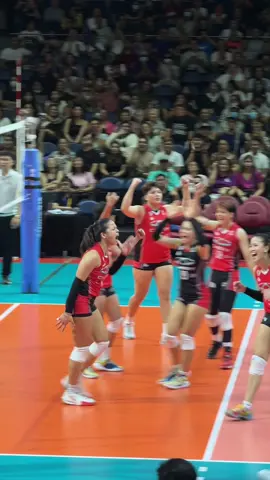 Eya Laure with an off-the-block hit to bring Chery Tiggo to set point. #fyp #foryou #foryoupage #viral #volleyball #PVL2024 #eyalaure #cherytiggo @eyalaure 