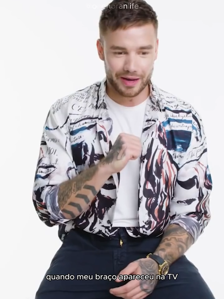 lembro q na época tinham várias teorias sobre as setas representarem os membros do 1d ehuehue . #1d #one direction #fy #liampayne #liampayneinterview #videolegendado #tradução #viral